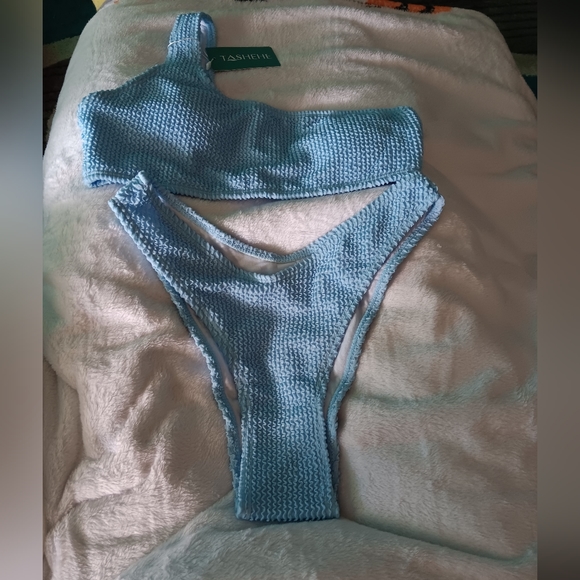Women's Textured One Shoulder High Waisted Bikini Swimsuit NWOT - Picture 2 of 2